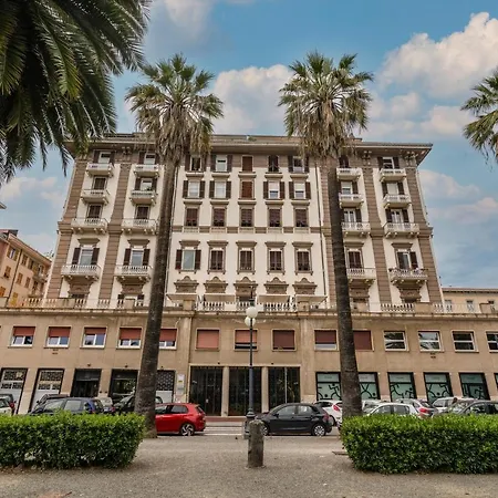 Downtown Srl - Croce Di Malta Royale 斯培西亚