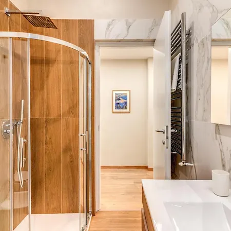 Downtown Srl - Croce Di Malta Royale 斯培西亚